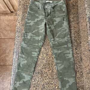 Levi's 711 Women's Skinny Mid-Rise Camouflage Jeans size 27